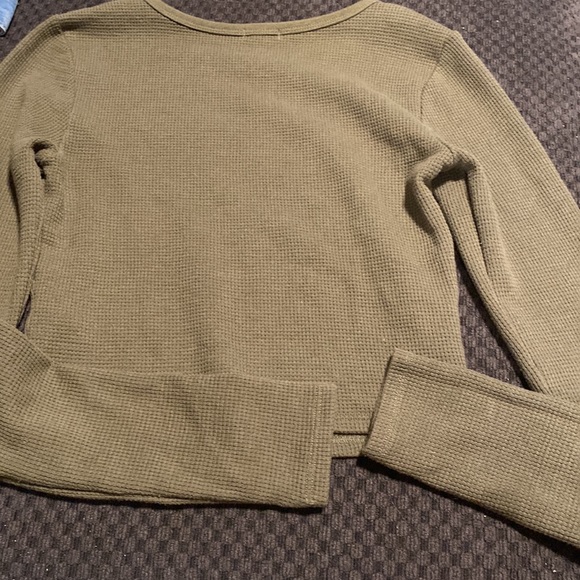 Cute y2k top! - Picture 3 of 3